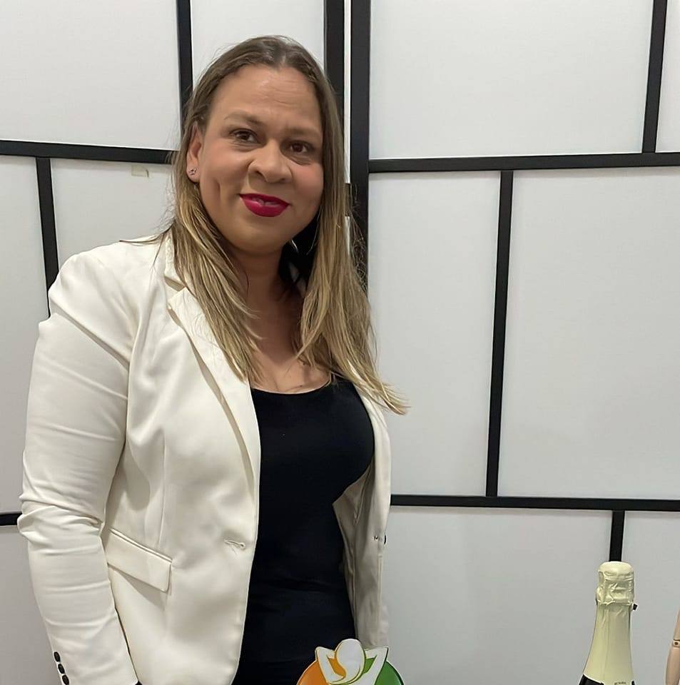 Lili preparando salgados